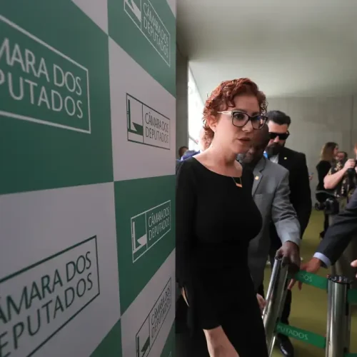 Moraes arquiva investigação contra Zambelli por obstrução e coação