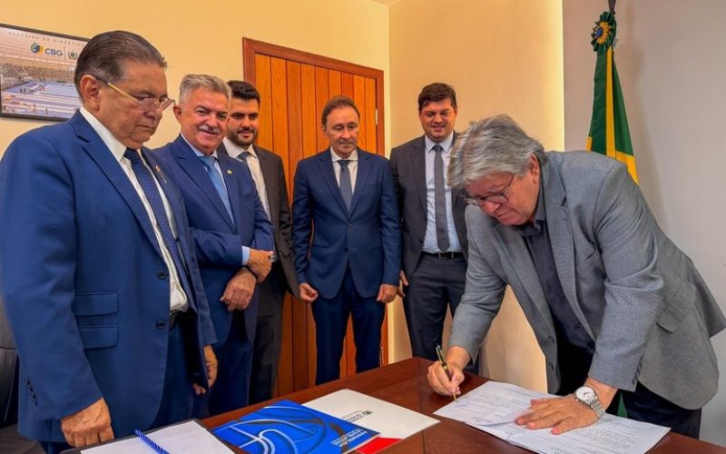 João Azevêdo recebe indicações da ALPB para nomeação de novos conselheiros do TCE-PB