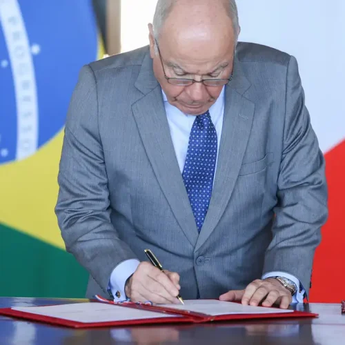 Itamaraty alerta para risco de EUA usar força militar no Brasil