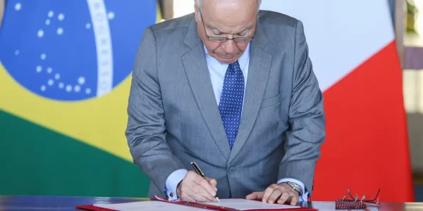 Itamaraty alerta para risco de EUA usar força militar no Brasil