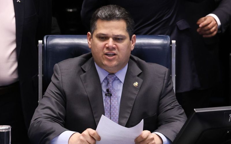 Governo pede a Alcolumbre que instale comissão sobre MP das Blusinhas
