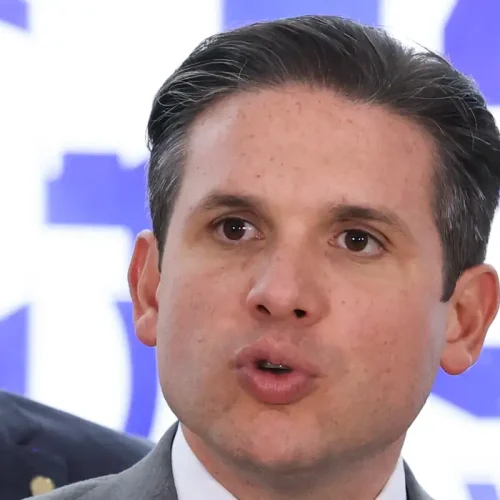 Motta diz que fim da escala 6×1 será debatida por meio de PEC