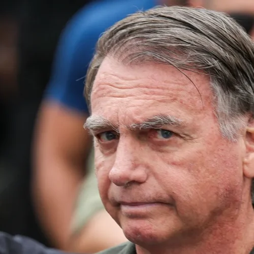 Bolsonaro completa 24 horas em UTI sem previsão de alta