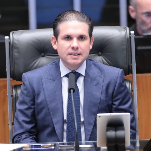 Após aprovação na CCJ da Câmara, PEC do fim da escala 6×1 depende de Hugo Motta
