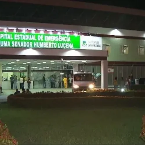 Adolescente é esfaqueado ao tentar defender a mãe de golpes de faca do pai em Cabedelo