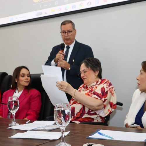 Maria da Penha alerta para falta de políticas públicas para mulheres em pequenos municípios durante palestra na PB