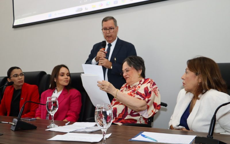 Maria da Penha alerta para falta de políticas públicas para mulheres em pequenos municípios durante palestra na PB