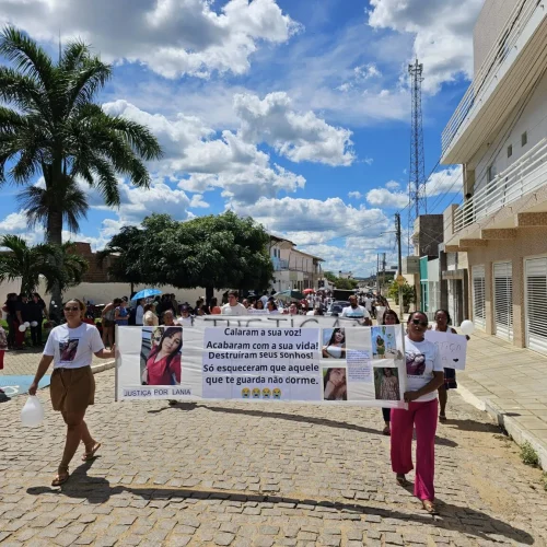 Sob forte comoção, família de Lânia de Souza Lima realiza sepultamento após 38 dias de espera em Monteiro