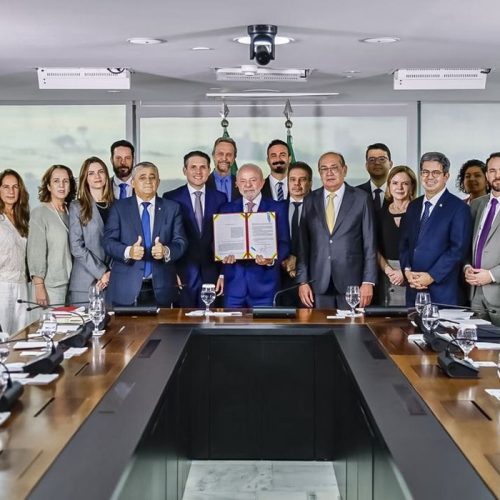 Vídeo; Lula sanciona Lei Antifacção e corta auxílio-reclusão para famílias de membros do crime organizado