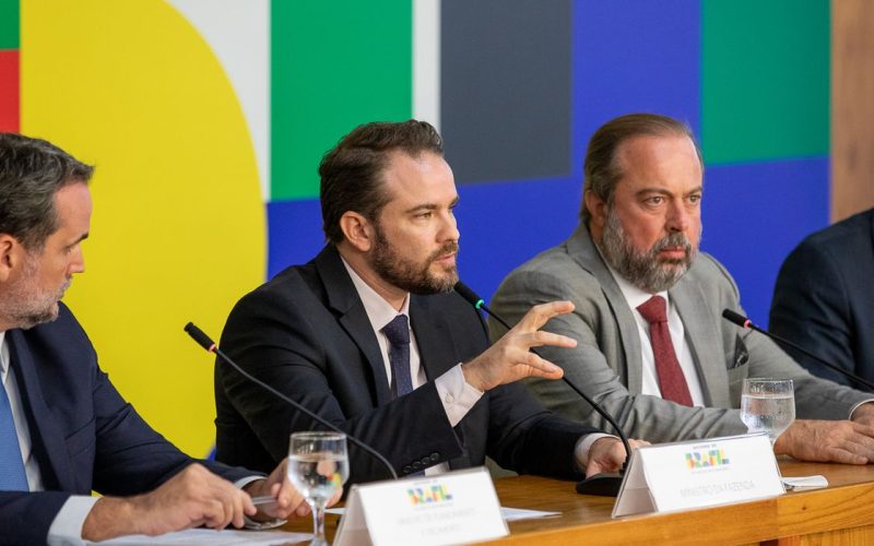 Governo eleva imposto do cigarro para bancar querosene e biodiesel