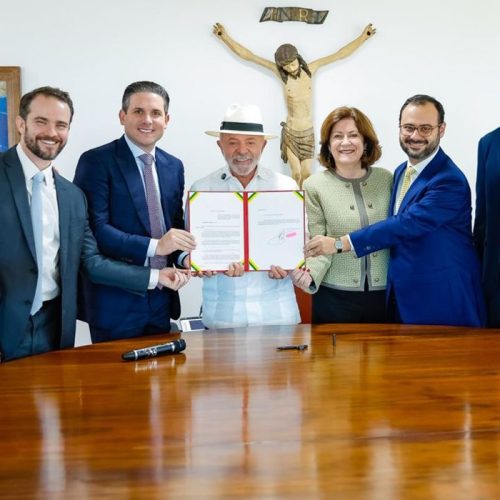 Lula entrega a Motta projeto para beneficiar MEIs