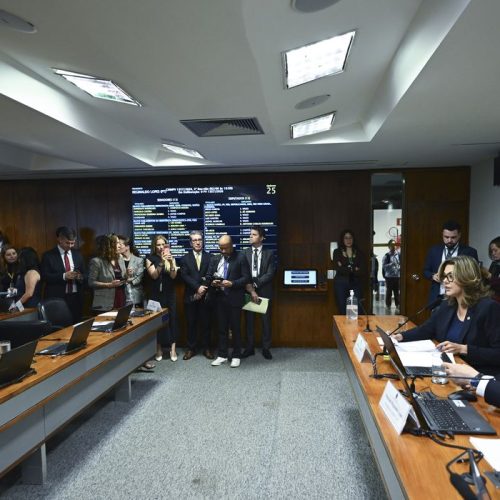 Comissão aprova fim da ‘taxa das blusinhas’; texto vai à Câmara