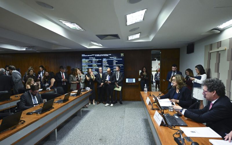 Comissão aprova fim da ‘taxa das blusinhas’; texto vai à Câmara