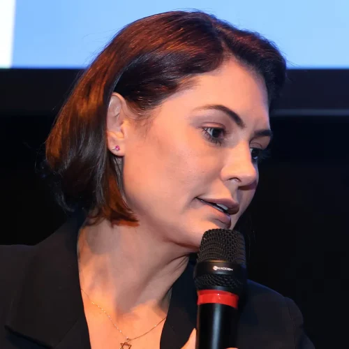 Michelle deixa de seguir Eduardo e Carlos Bolsonaro após embates com filhos de ex-presidente