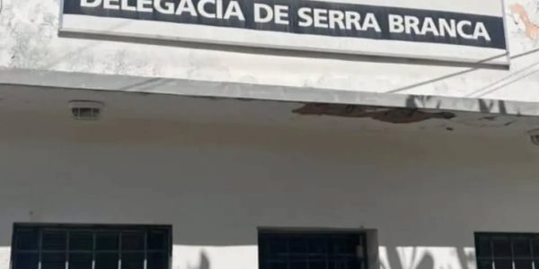 Após denúncia anônima, Polícia Militar prende caminhoneiro dirigindo embriagado na BR-412 em Serra Branca