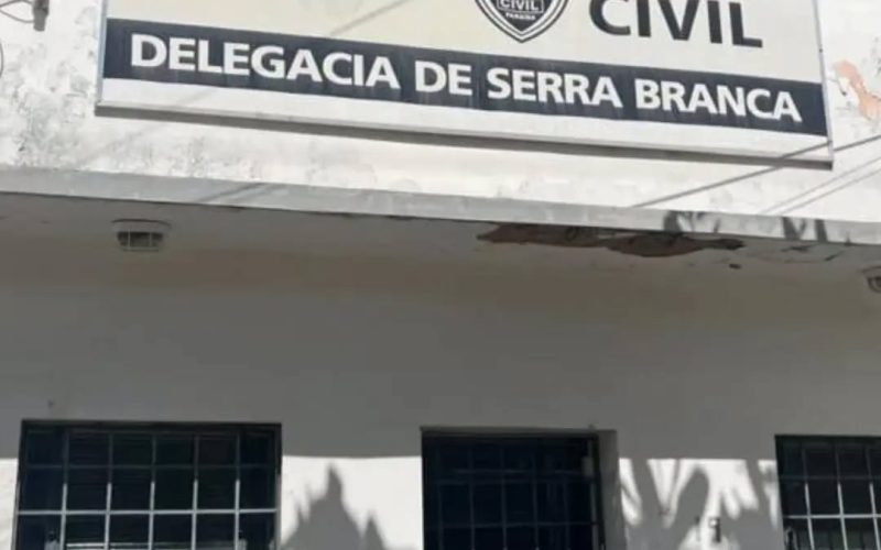 Após denúncia anônima, Polícia Militar prende caminhoneiro dirigindo embriagado na BR-412 em Serra Branca