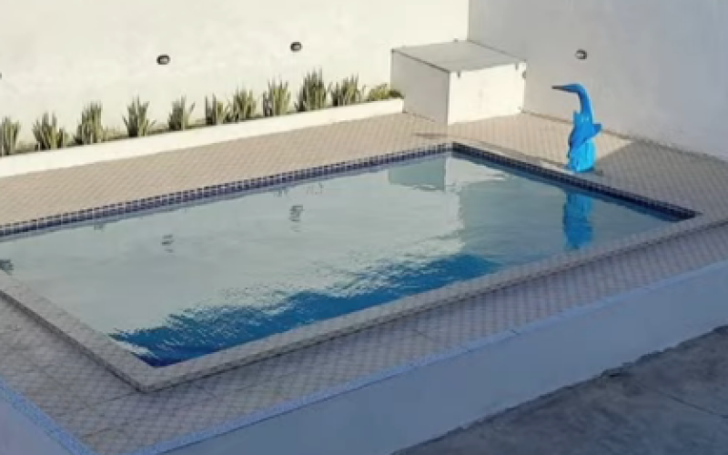 Criança de cinco anos morre afogada durante festa em piscina, na Paraíba