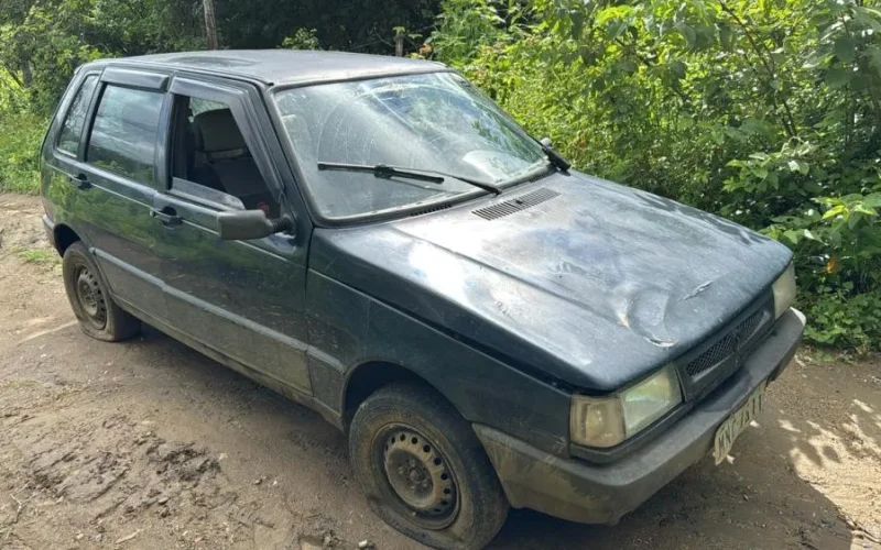 Veículo com placas de Gurjão e restrição de roubo é encontrado em Queimadas; carro estaria sendo utilizado em assaltos no Cariri