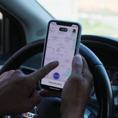 Criança autista e mãe são expulsas de carro por motorista de aplicativo, em João Pessoa