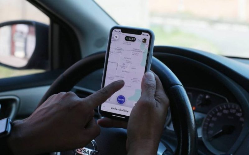 Criança autista e mãe são expulsas de carro por motorista de aplicativo, em João Pessoa