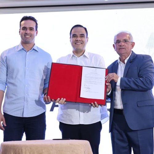 Lucas Ribeiro e ministro Gustavo Feliciano assinam convênio para qualificar profissionais do turismo e assegurar crescimento do setor na Paraíba