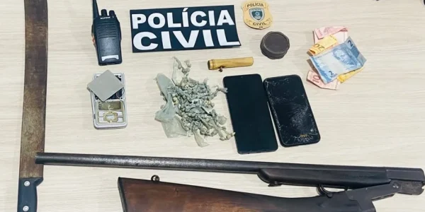 Polícia prende três pessoas, apreende drogas, arma e dinheiro durante operação em Taperoá