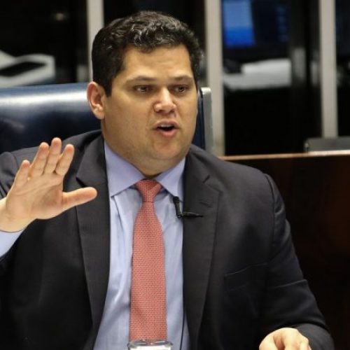 Davi Alcolumbre trava PEC que propõe fim da escala 6×1