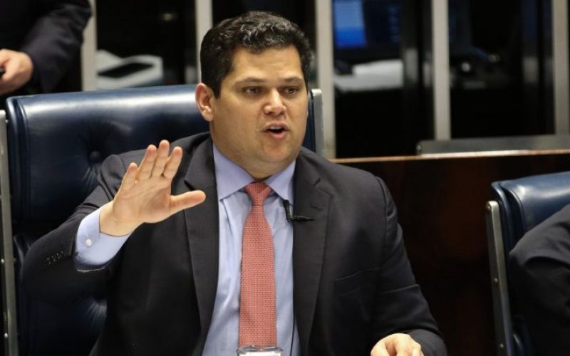 Davi Alcolumbre trava PEC que propõe fim da escala 6×1