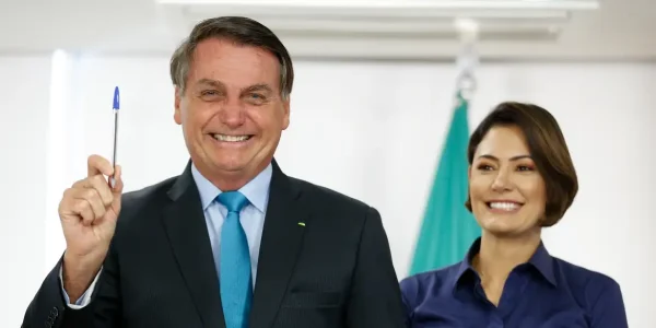 Bolsonaro quer manter Michelle na disputa pelo Senado