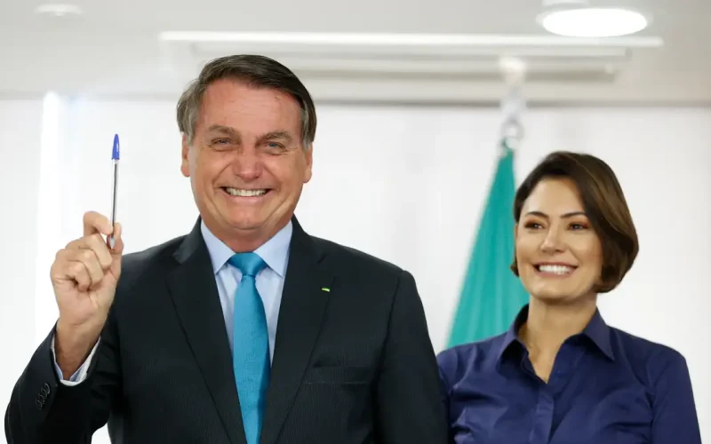 Bolsonaro quer manter Michelle na disputa pelo Senado