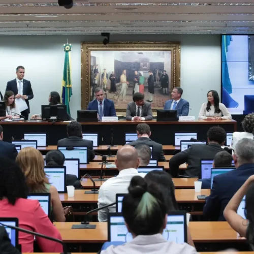 CCJ da Câmara aprova proposta que reduz maioridade penal de 18 para 16 anos