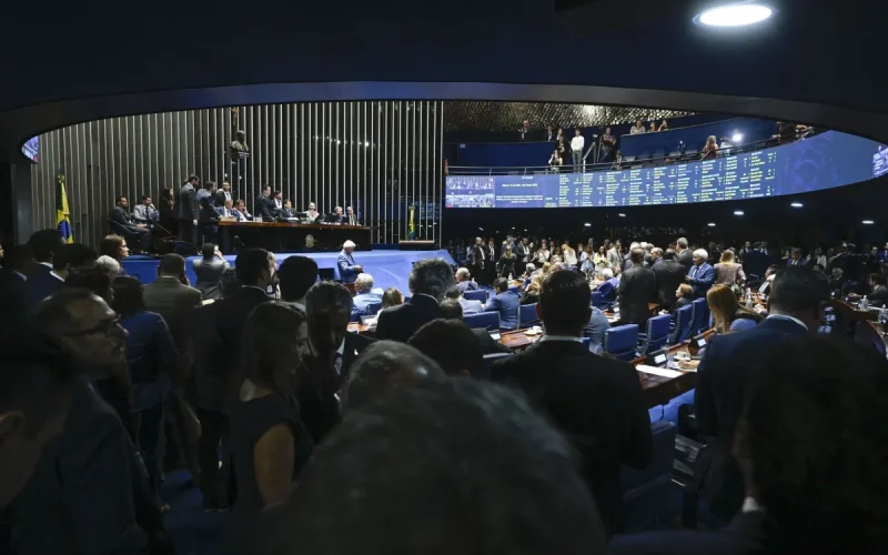 Oposição e empresários se mobilizam para retardar PEC do 6×1 no Senado