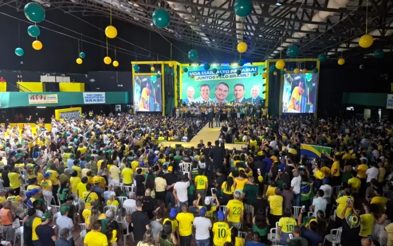 Com Flávio Bolsonaro, Efraim é oficializado no PL para disputa ao governo da Paraíba