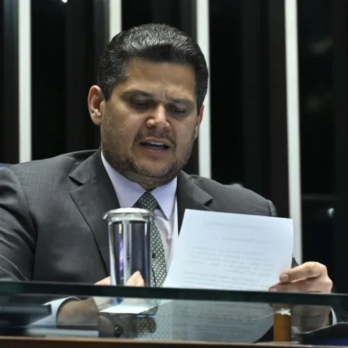 Dosimetria: Alcolumbre promulga lei que beneficia condenados pelo 8/1