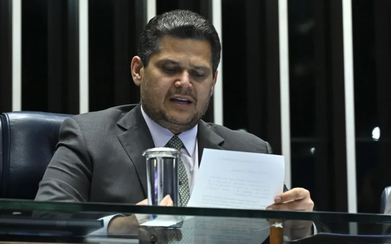 Dosimetria: Alcolumbre promulga lei que beneficia condenados pelo 8/1