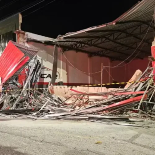 Estrutura de loja de carros desaba e deixa uma pessoa morta e outra ferida, em Campina Grande