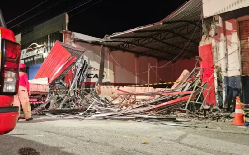 Estrutura de loja de carros desaba e deixa uma pessoa morta e outra ferida, em Campina Grande