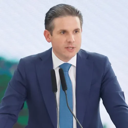 Hugo Motta cobra fidelidade e pressiona Republicanos a fechar com chapa governista em 2026