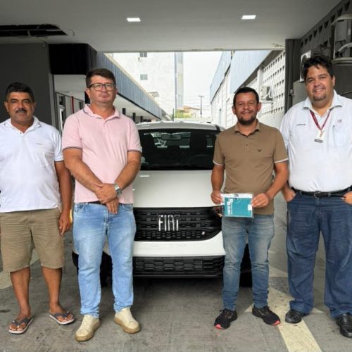 Prefeito Nerivan Gari celebra entrega do 14º veículo e destaca fortalecimento da frota municipal em Caraúbas