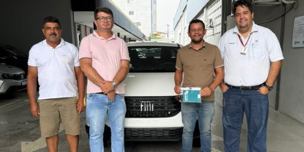 Prefeito Nerivan Gari celebra entrega do 14º veículo e destaca fortalecimento da frota municipal em Caraúbas