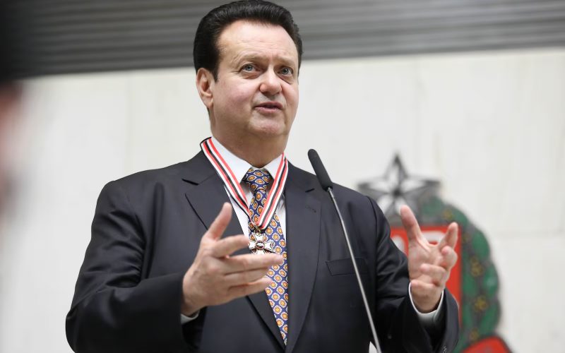 Ronaldo Caiado escolhe Gilberto Kassab como vice na disputa para a Presidência