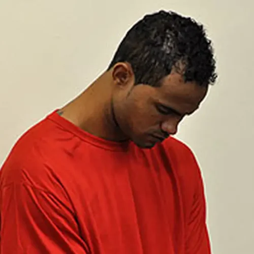 Goleiro Bruno é considerado foragido pela Justiça do Rio de Janeiro