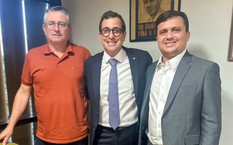 Gervásio afivela malas para deixar o PSB de João Azevêdo