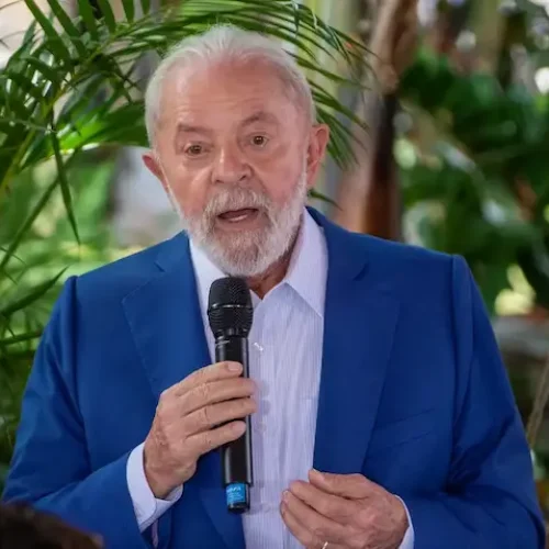 “É um caso de polícia”, diz Lula sobre relação entre Flávio e Vorcaro