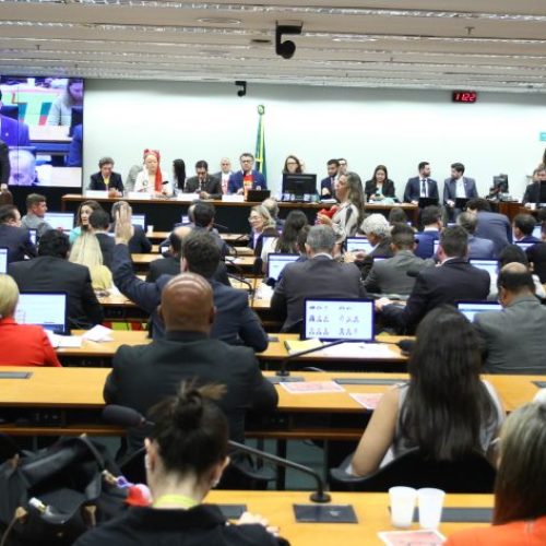 Comissão aprova o fim da escala 6×1 e a redução da jornada de 44 para 40 horas semanais