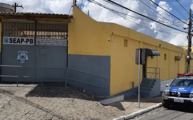 Dupla foge do presídio do Monte Santo em Campina após usar barras de ferro para quebrar parede