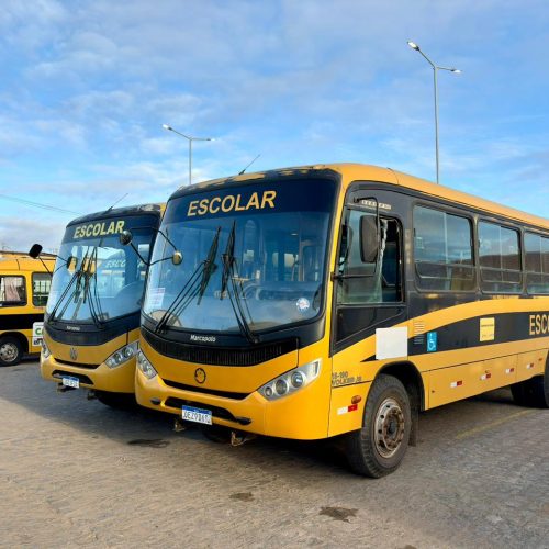 Frota de ônibus escolares de Caraúbas é 100% aprovada em vistoria do DETRAN