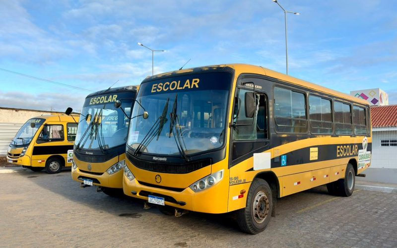 Frota de ônibus escolares de Caraúbas é 100% aprovada em vistoria do DETRAN