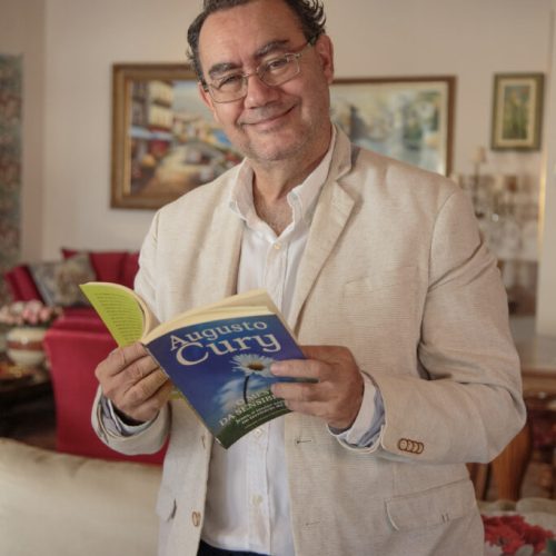 Augusto Cury dispara nas buscas do Google, mas aparece com apenas 2% nas pesquisas eleitorais
