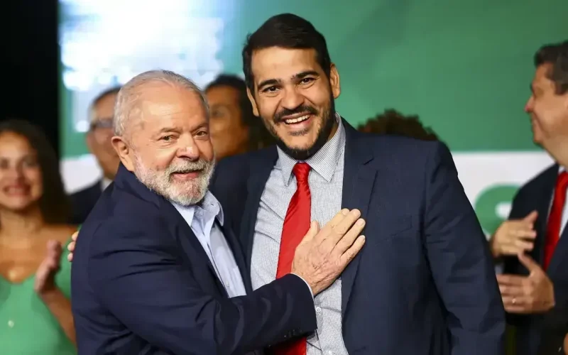 Lula diz a aliados que não aceitou derrota e insistirá em Messias no STF